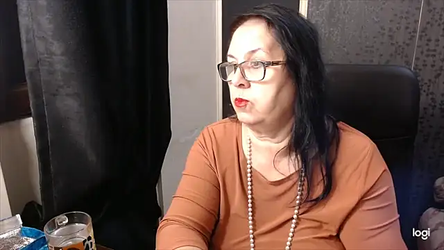 Snapshot of MissSanjanne chatting on 11.22.25 MissSanjanne online show from 11.22.25