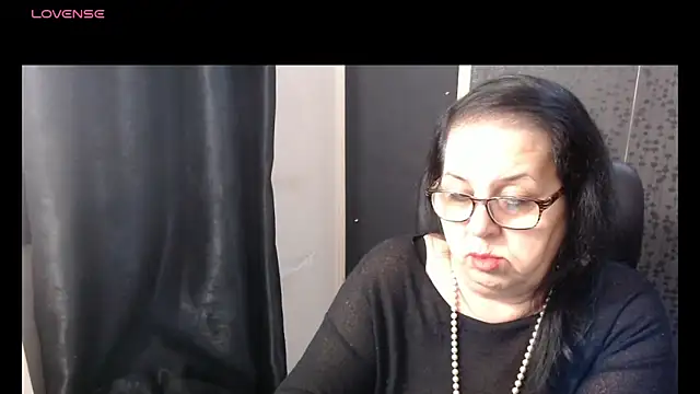 Snapshot of MissSanjanne chatting on 12.15.25 MissSanjanne online show from 12.15.25