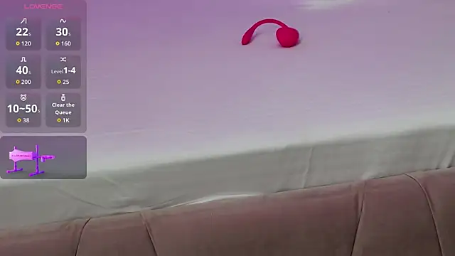 Snapshot of VictoriaBonie chatting on 10.07.25 VictoriaBonie online show from 10.07.25