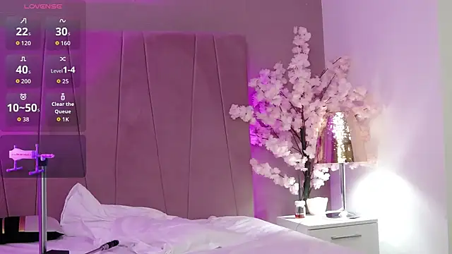 Snapshot of VictoriaBonie chatting on 10.10.25 VictoriaBonie online show from 10.10.25