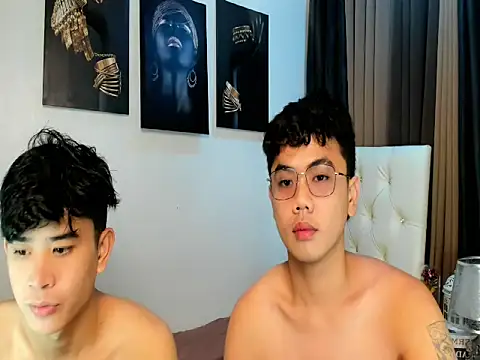 Snapshot of JuliuswildCock chatting on 10.12.25 JuliuswildCock online show from 10.12.25