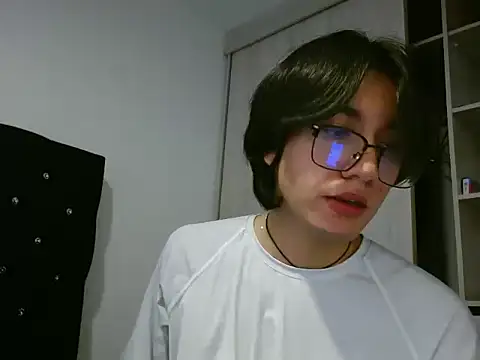 Snapshot of Matti_Mendez_ chatting on 06.16.26 Matti Mendez online show from 06.16.26