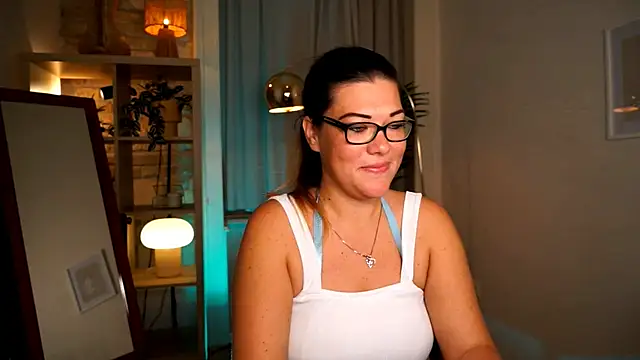 Snapshot of mrs_fllowerr chatting on 10.13.25 mrs fllowerr online show from 10.13.25