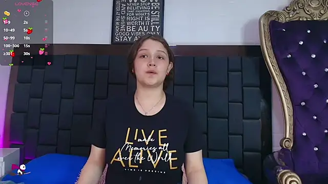 Krystal Heartss online show from 10.17.25