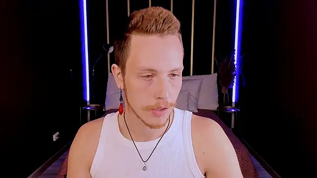 LeoMooree online show from 10.04.25