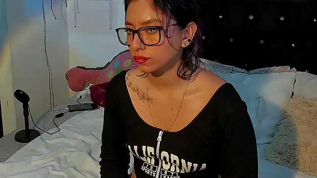 Snapshot of ValeryTatto chatting on 10.17.25 ValeryTatto online show from 10.17.25