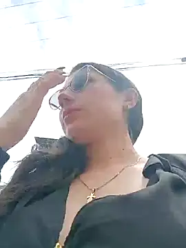 Mia-love-03 online show from 10.14.25