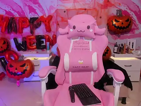 Melani St online show from 10.14.25