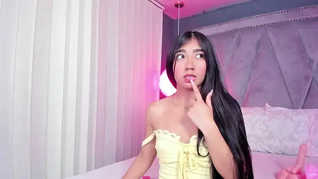 Snapshot of Mariana_Kalo chatting on 10.23.25 Mariana Kalo online show from 10.23.25