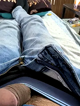 Snapshot of slaveboi9876 chatting on 12.21.25 slaveboi9876 online show from 12.21.25