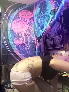 Snapshot of blondebarbiebae chatting on 11.15.25 blondebarbiebae online show from 11.15.25