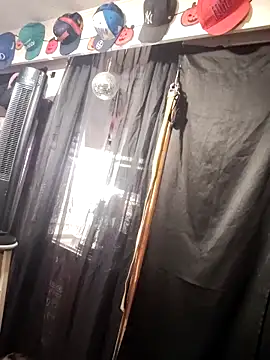 Snapshot of blondebarbiebae chatting on 11.25.25 blondebarbiebae online show from 11.25.25