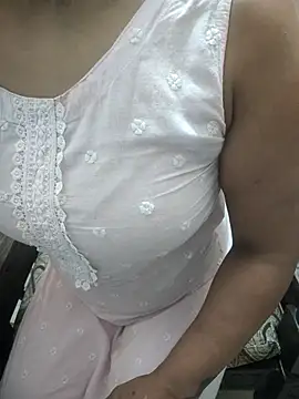 Fashion Queen online show from 09.23.25