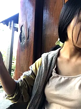 Snapshot of Mai_lovely chatting on 10.18.25 Mai lovely online show from 10.18.25