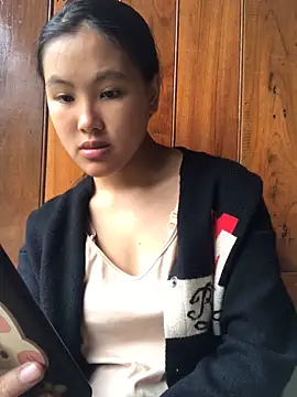 Snapshot of Mai_lovely chatting on 10.20.25 Mai lovely online show from 10.20.25