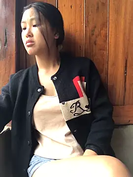 Snapshot of Mai_lovely chatting on 10.21.25 Mai lovely online show from 10.21.25