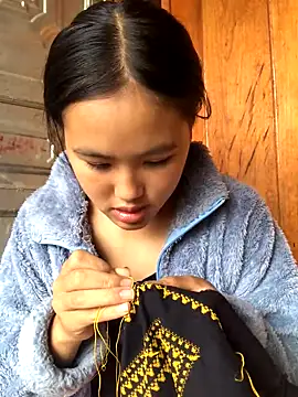 Snapshot of Mai_lovely chatting on 10.28.25 Mai lovely online show from 10.28.25