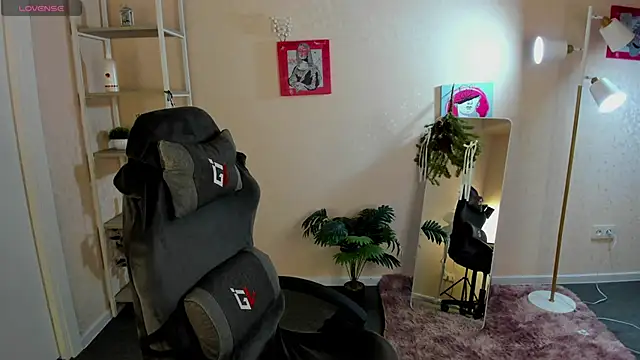 Al1ice Moures online show from 01.06.26