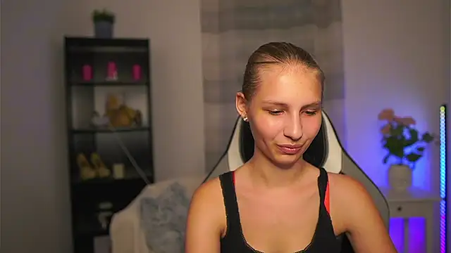 Snapshot of emmie_murray chatting on 06.27.26 emmie murray online show from 06.27.26