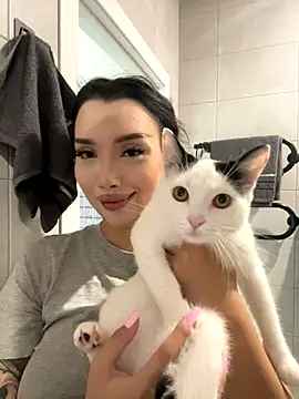 kiss Lissa online show from 10.28.25