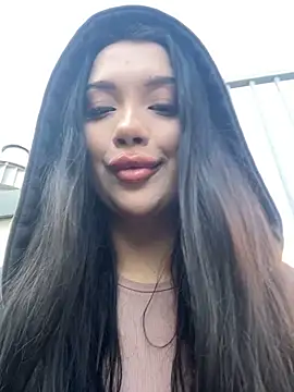 kiss Lissa online show from 11.28.25