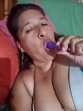 diablilla02 online show from 10.10.25