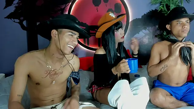 Snapshot of Bi_Loverss chatting on 09.28.25 Bi Loverss online show from 09.28.25