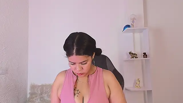 Snapshot of Evelyn_brown8 chatting on 10.03.25 Evelyn brown8 online show from 10.03.25