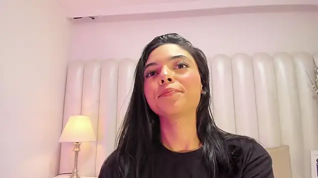 Snapshot of AriaBelles chatting on 11.12.25 AriaBelles online show from 11.12.25