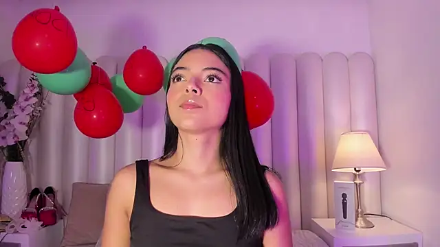 Snapshot of AriaBelles chatting on 11.14.25 AriaBelles online show from 11.14.25