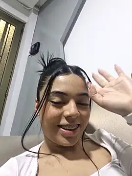 Snapshot of AriaBelles chatting on 11.27.25 AriaBelles online show from 11.27.25