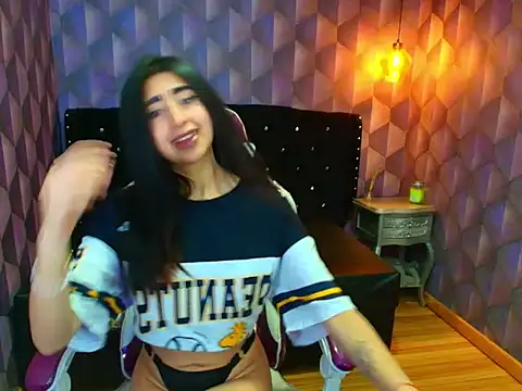 Nanisshawna online show from 11.05.25