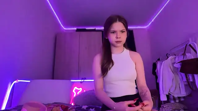 Snapshot of CandysRose chatting on 10.27.25 CandysRose online show from 10.27.25