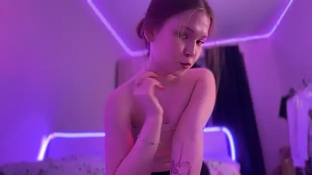 Snapshot of CandysRose chatting on 10.28.25 CandysRose online show from 10.28.25