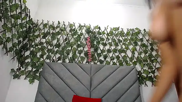 Snapshot of vfridaper chatting on 12.05.25 vfridaper online show from 12.05.25