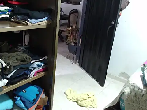 Snapshot of SaryBate chatting on 03.25.26 SaryBate online show from 03.25.26