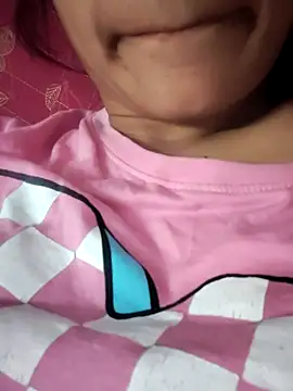 Queen-Bee143 online show from 02.19.26