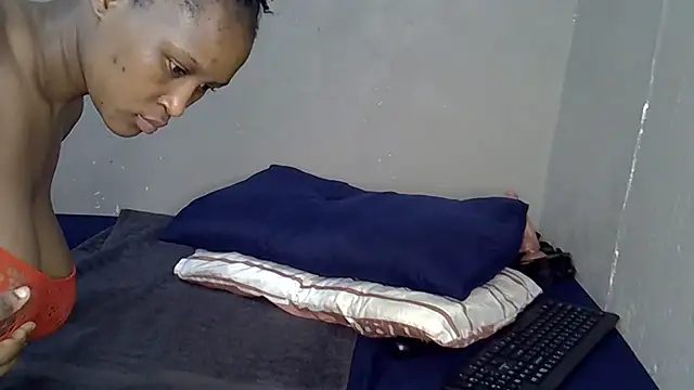 Snapshot of Bellabootie chatting on 10.23.25 Bellabootie online show from 10.23.25