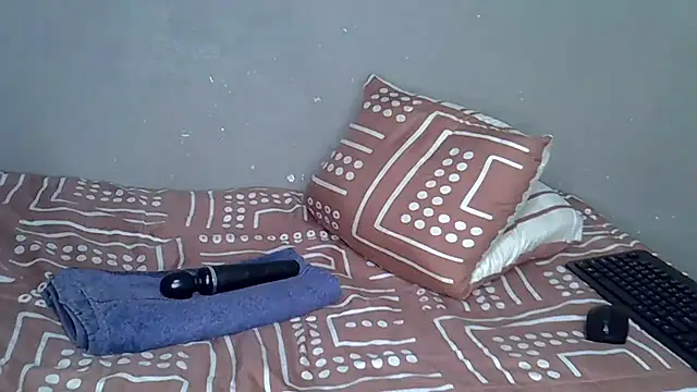 Snapshot of Bellabootie chatting on 12.04.25 Bellabootie online show from 12.04.25