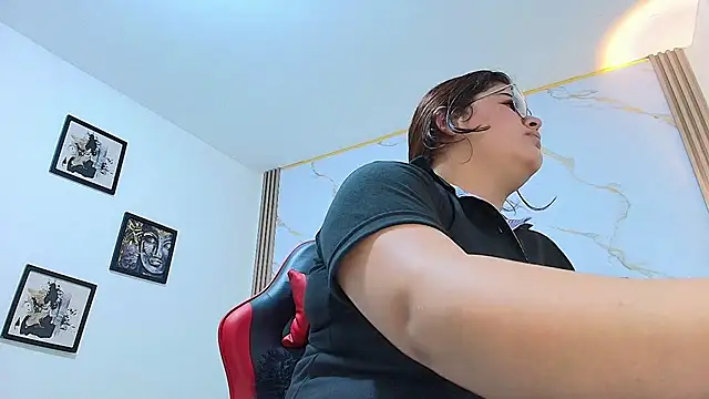 Snapshot of Nina_Rouge7 chatting on 12.16.25 Nina Rouge7 online show from 12.16.25