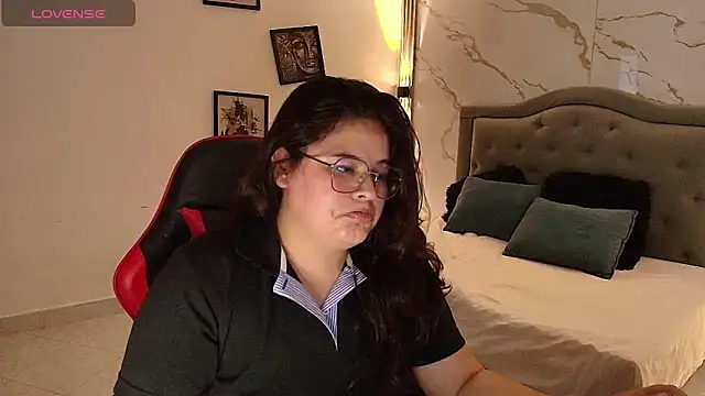 Snapshot of Nina_Rouge7 chatting on 12.18.25 Nina Rouge7 online show from 12.18.25