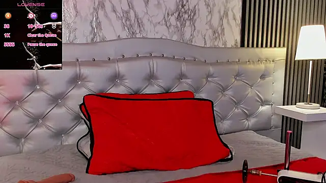 Snapshot of MaraBlake_ chatting on 10.04.25 MaraBlake online show from 10.04.25