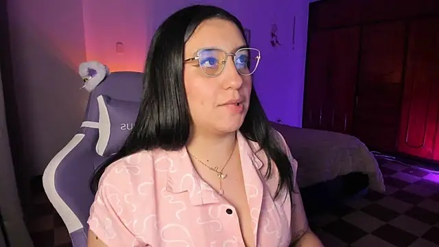 Snapshot of tellmemaddie chatting on 05.25.26 tellmemaddie online show from 05.25.26