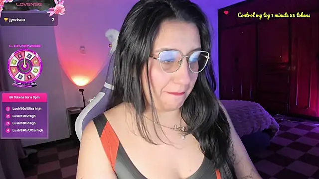 Snapshot of tellmemaddie chatting on 06.17.26 tellmemaddie online show from 06.17.26