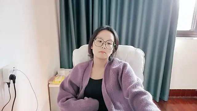 Snapshot of guai00 chatting on 10.24.25 guai00 online show from 10.24.25