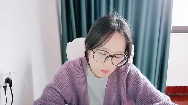 Snapshot of guai00 chatting on 10.29.25 guai00 online show from 10.29.25