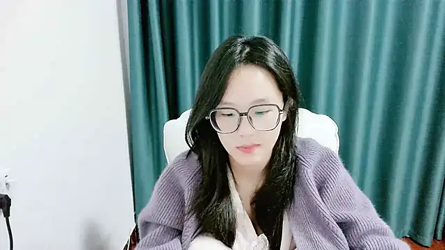 Snapshot of guai00 chatting on 10.30.25 guai00 online show from 10.30.25