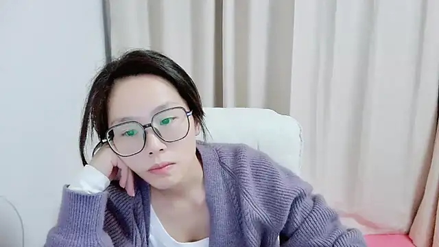 Snapshot of guai00 chatting on 11.10.25 guai00 online show from 11.10.25