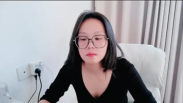 Snapshot of guai00 chatting on 11.28.25 guai00 online show from 11.28.25