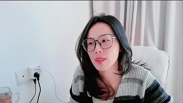 Snapshot of guai00 chatting on 11.29.25 guai00 online show from 11.29.25